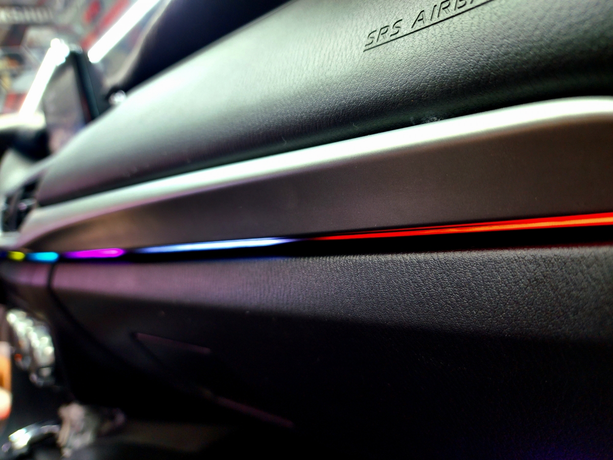 Có Nên Độ LED Viền Nội Thất Ô Tô Không?